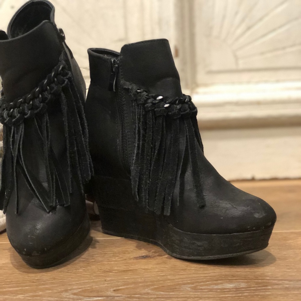 Sbicca Fringe Bootie/ankle boot black womens 8